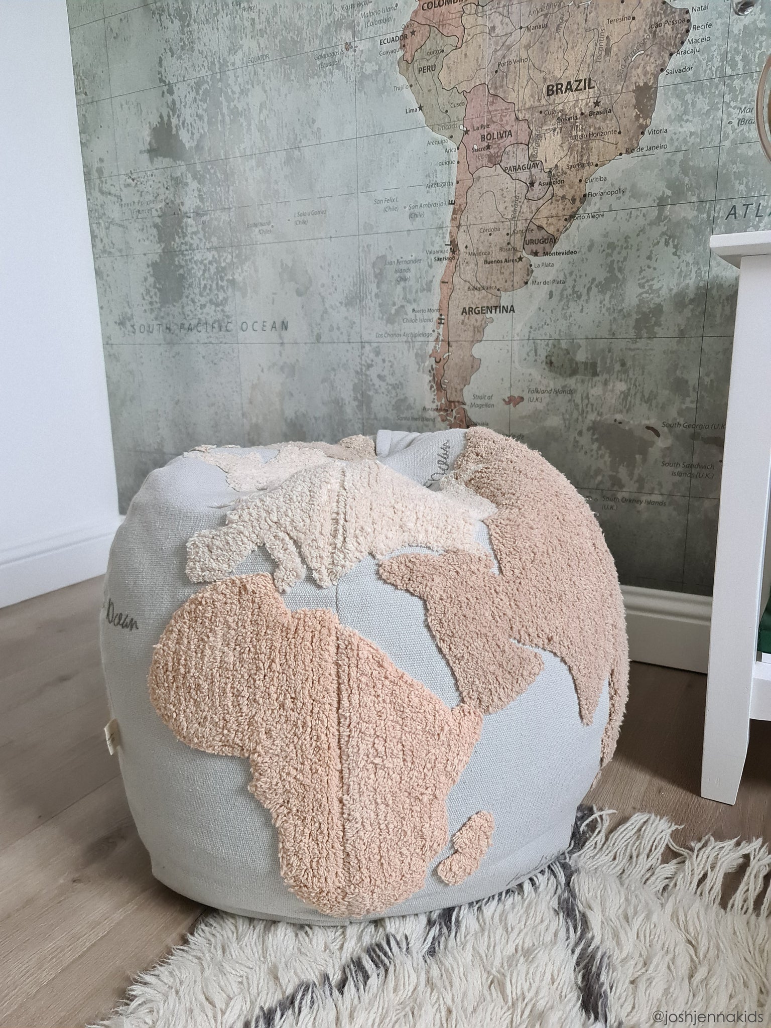 Pouf World Map